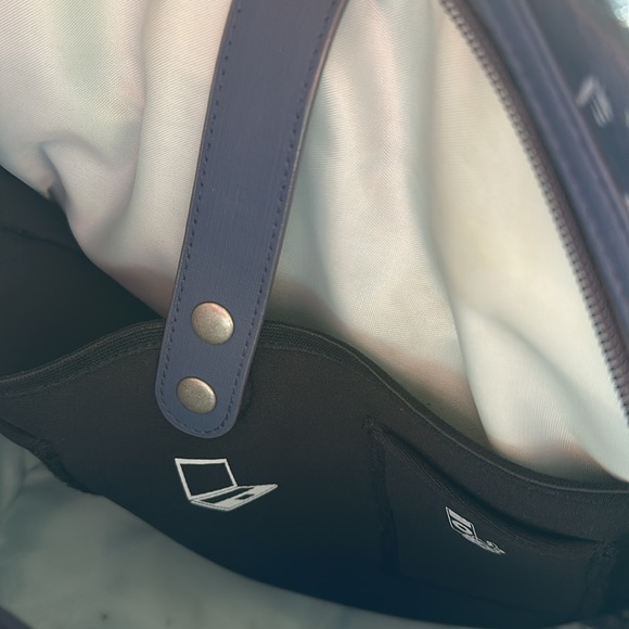 Lululemon bag - for gym, office, a weekend bag or even a cool diaper bag! - Picture 2 of 8